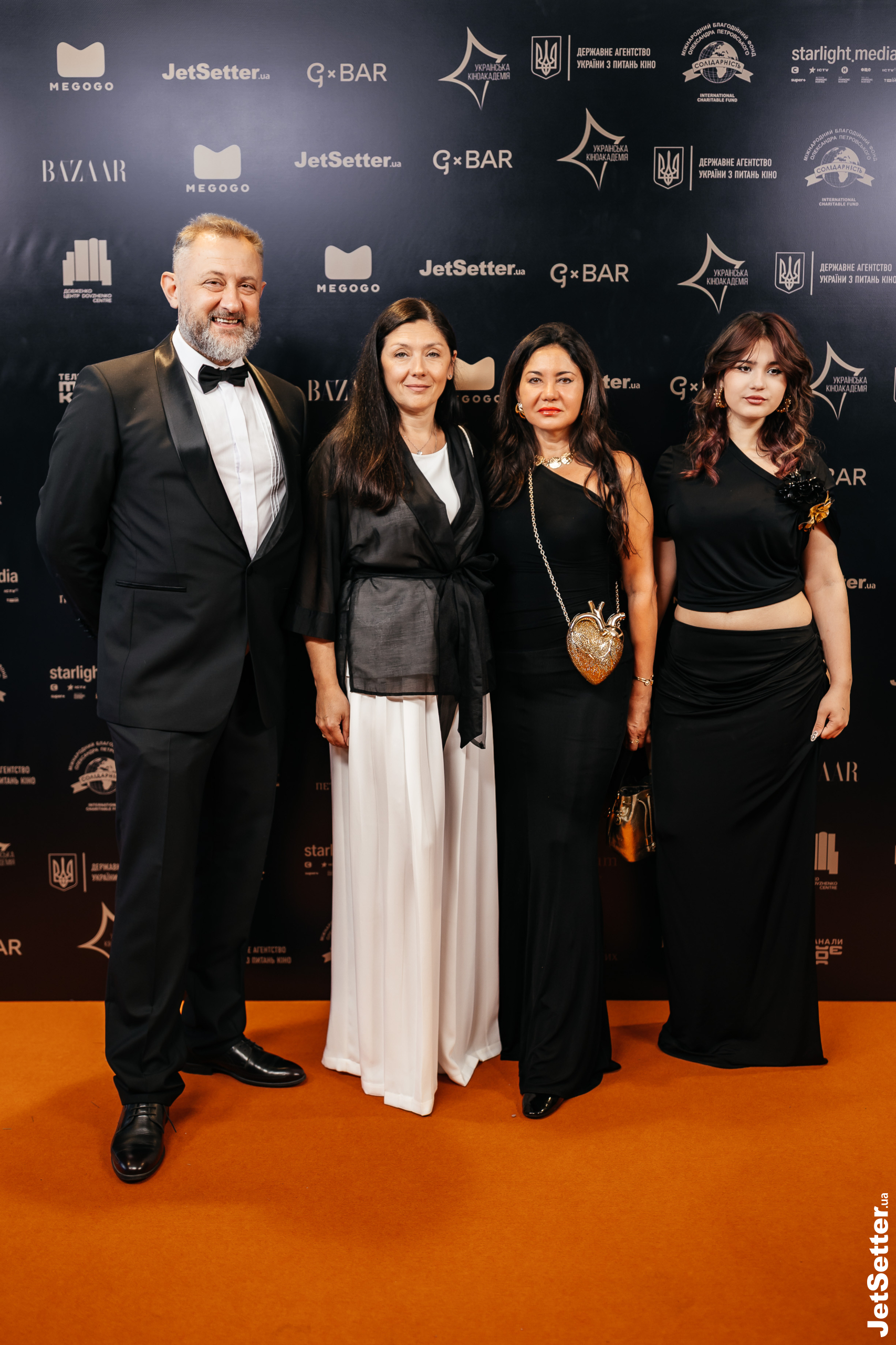 Ростислав Мартинюк,Яна Іванілова,Анжеліка Петровська,Александра Петровська
