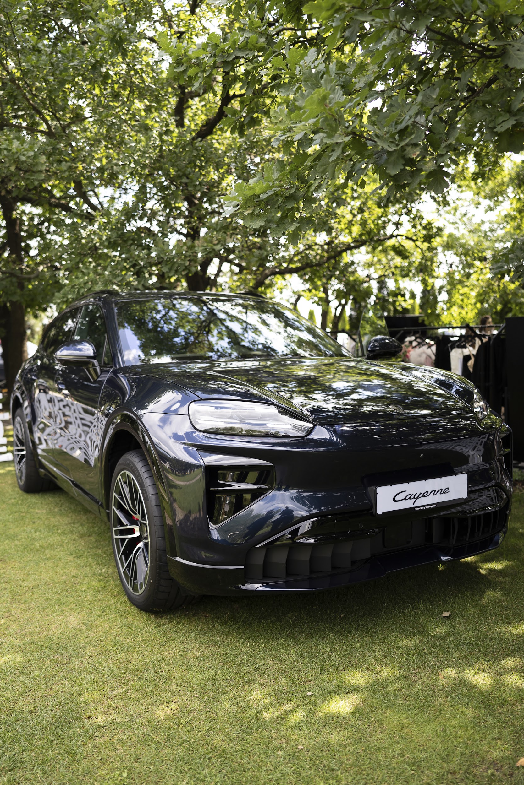Літній GLAM & HEDONISM: гольф, мода, краса та світова прем’єра Porsche Cayenne Electric