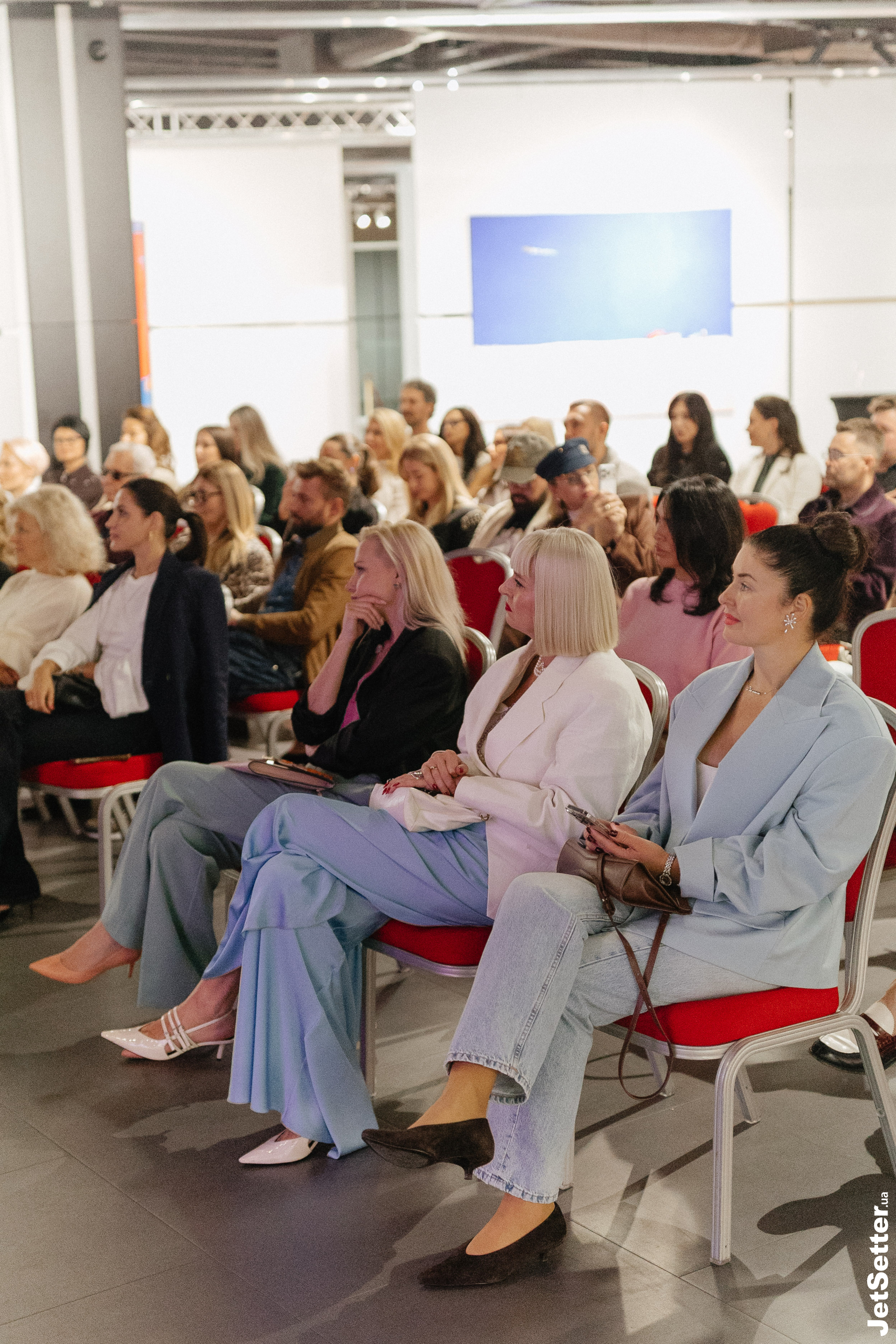 Культура, мистецтво і краса як спосіб зберегти себе: відкриття виставки Анатолія Криволапа в ТЦ «Домосфера»