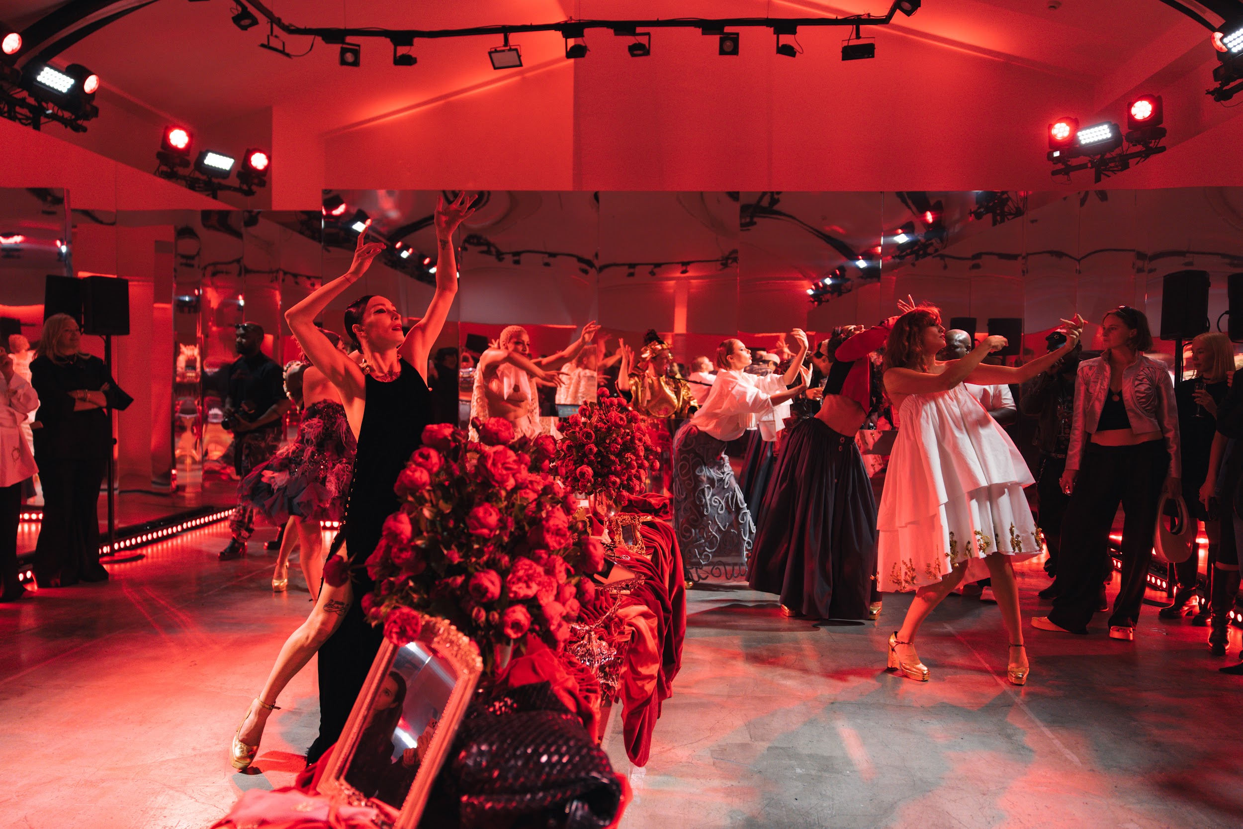 Імерсивний вечір у самому серці Маре: MY THEATRE by Dariia Bila та i-D провели спільну подію в Парижі